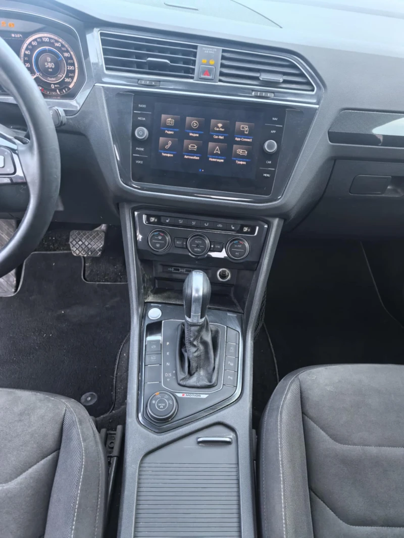 VW Tiguan 2.0tdi 4x4, снимка 7 - Автомобили и джипове - 53299996
