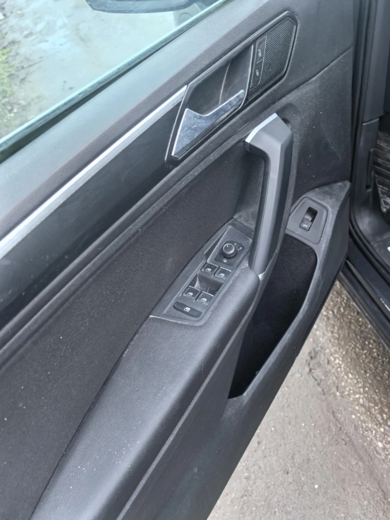 VW Tiguan 2.0tdi 4x4, снимка 12 - Автомобили и джипове - 53299996