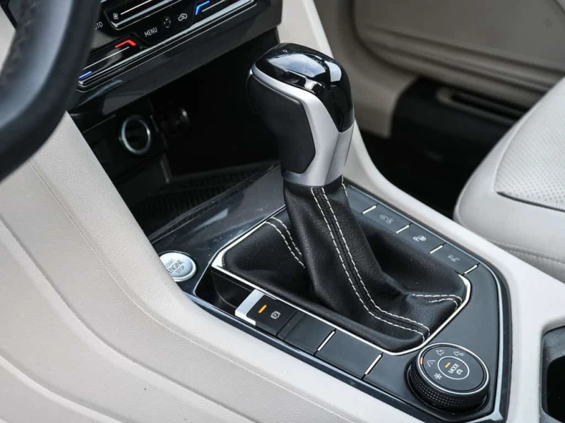 VW Tiguan * Highline R Line 4MOTION * CARFAX * ЦЕНА ДО БГ, снимка 13 - Автомобили и джипове - 53524494