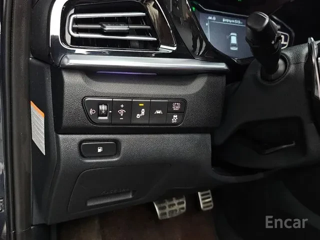 Kia Niro 1.6 HEV, снимка 11 - Автомобили и джипове - 55682013