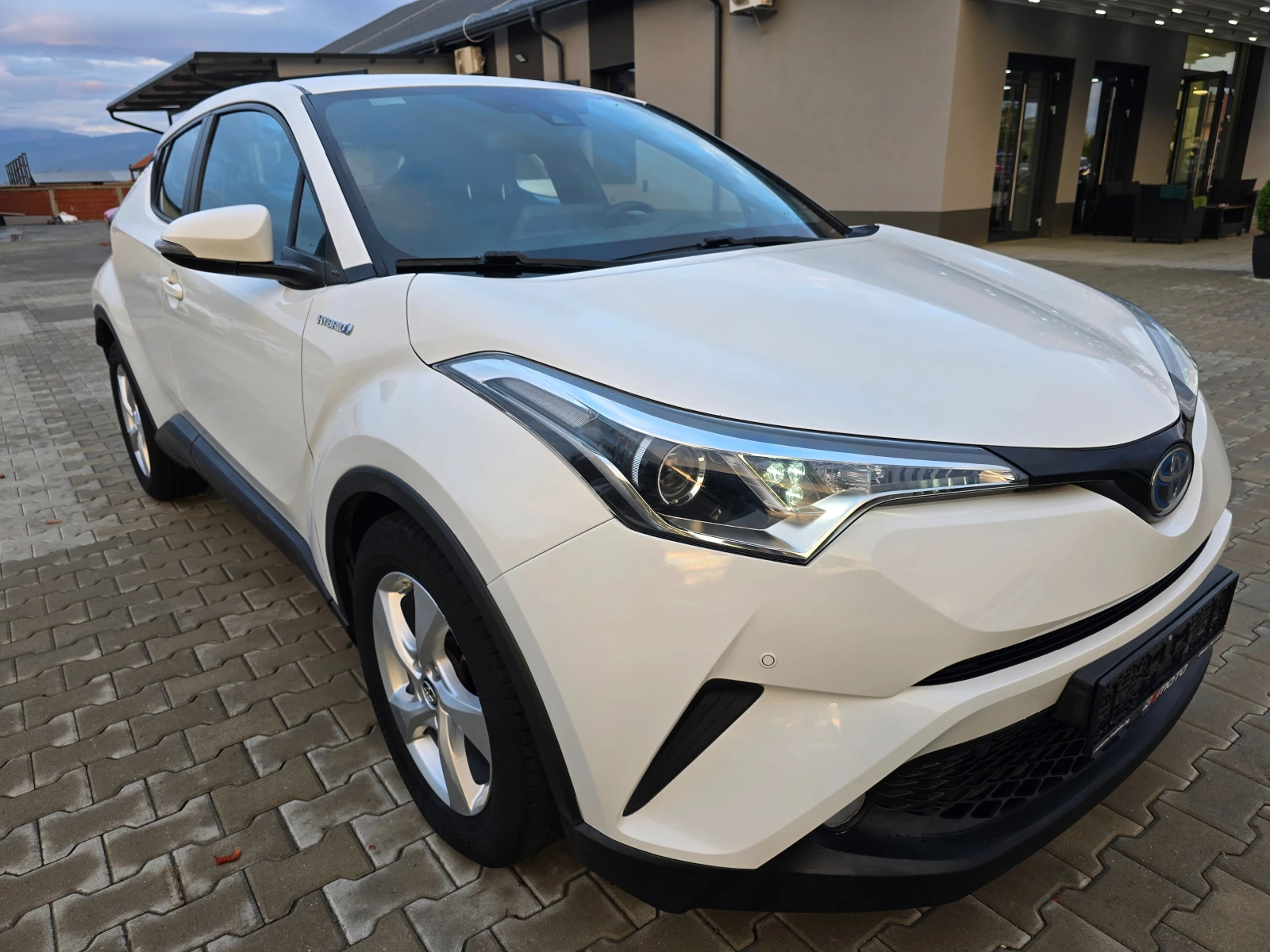 Toyota C-HR 1.8HYBRID, 102400км., 2017г.!, снимка 1