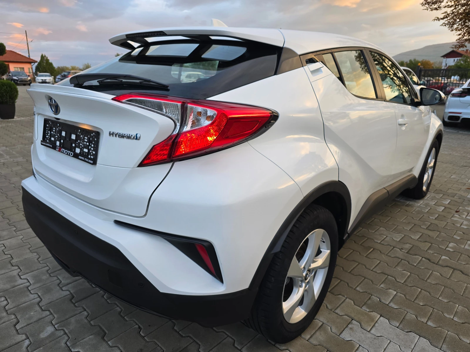 Toyota C-HR 1.8HYBRID, 102400км., 2017г.! | Mobile.bg — изображение 3