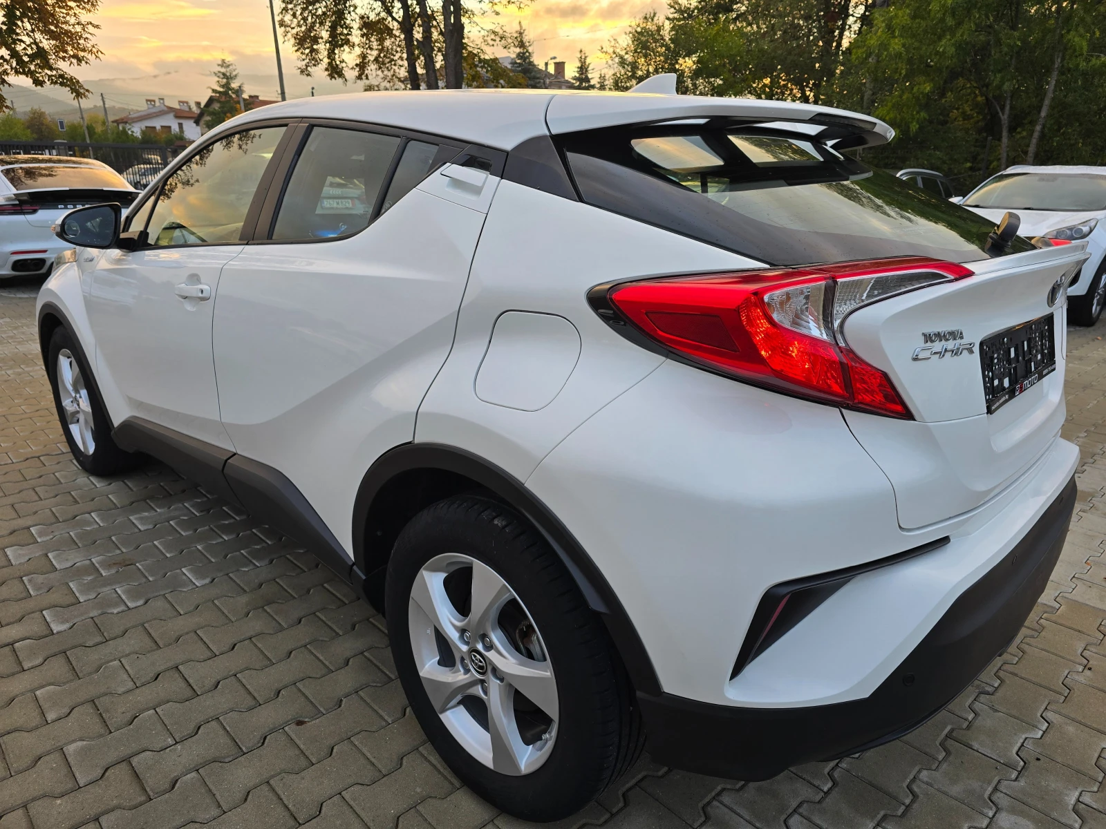 Toyota C-HR 1.8HYBRID, 102400км., 2017г.! | Mobile.bg — изображение 5