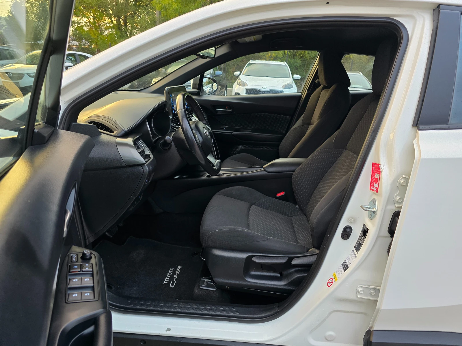 Toyota C-HR 1.8HYBRID, 102400км., 2017г.! | Mobile.bg — изображение 9