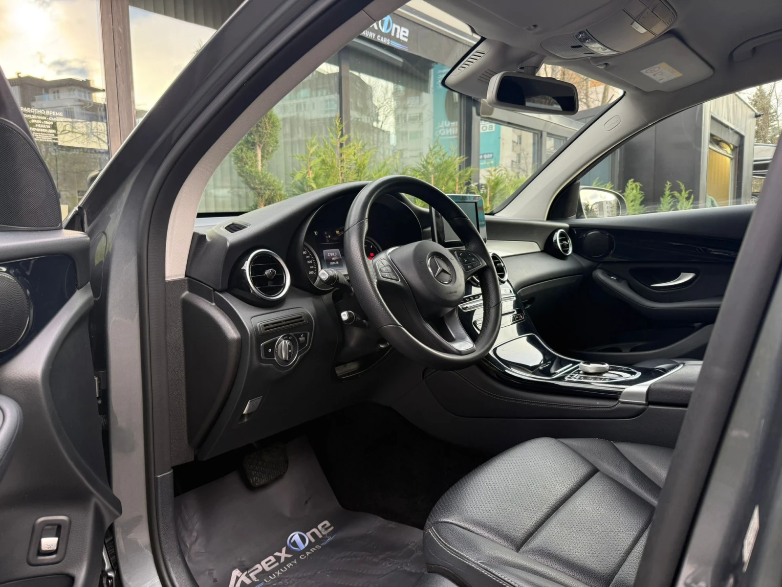 Mercedes-Benz GLC 220, снимка 9 - Автомобили и джипове - 54159244