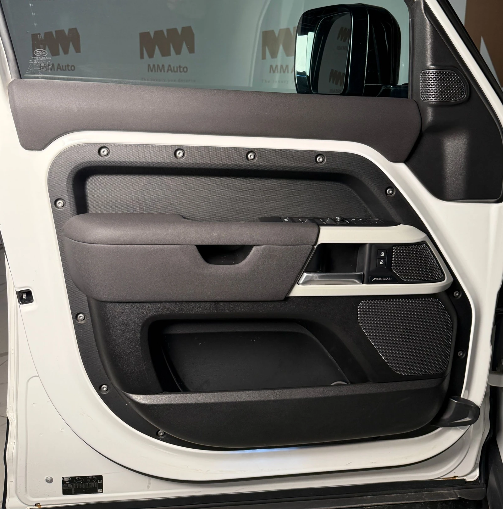 Land Rover Defender 110* P400* Lumma CLR LD* Meridian* Pano, снимка 6 - Автомобили и джипове - 55958102