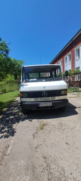  Mercedes-Benz 709