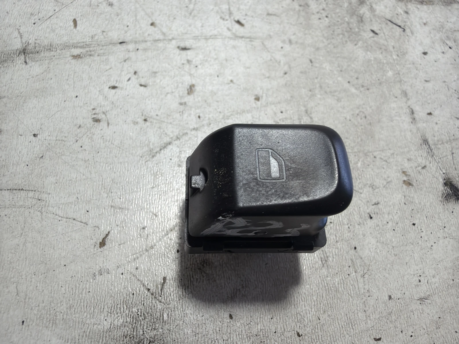 копче ел. стъкла 8K0959855 Audi A4