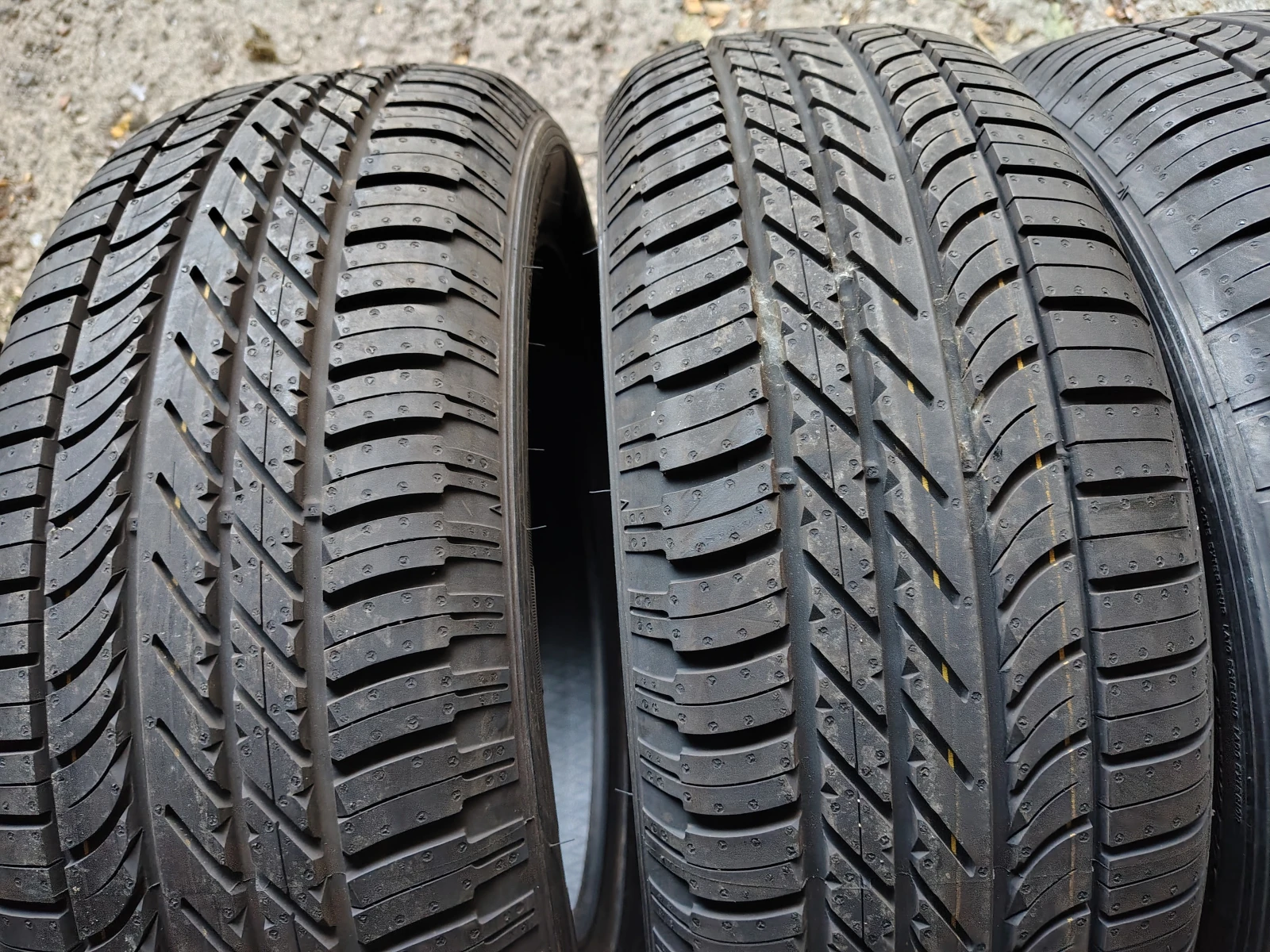 Гуми Летни 235/60R18, снимка 2 - Гуми и джанти - 53716045