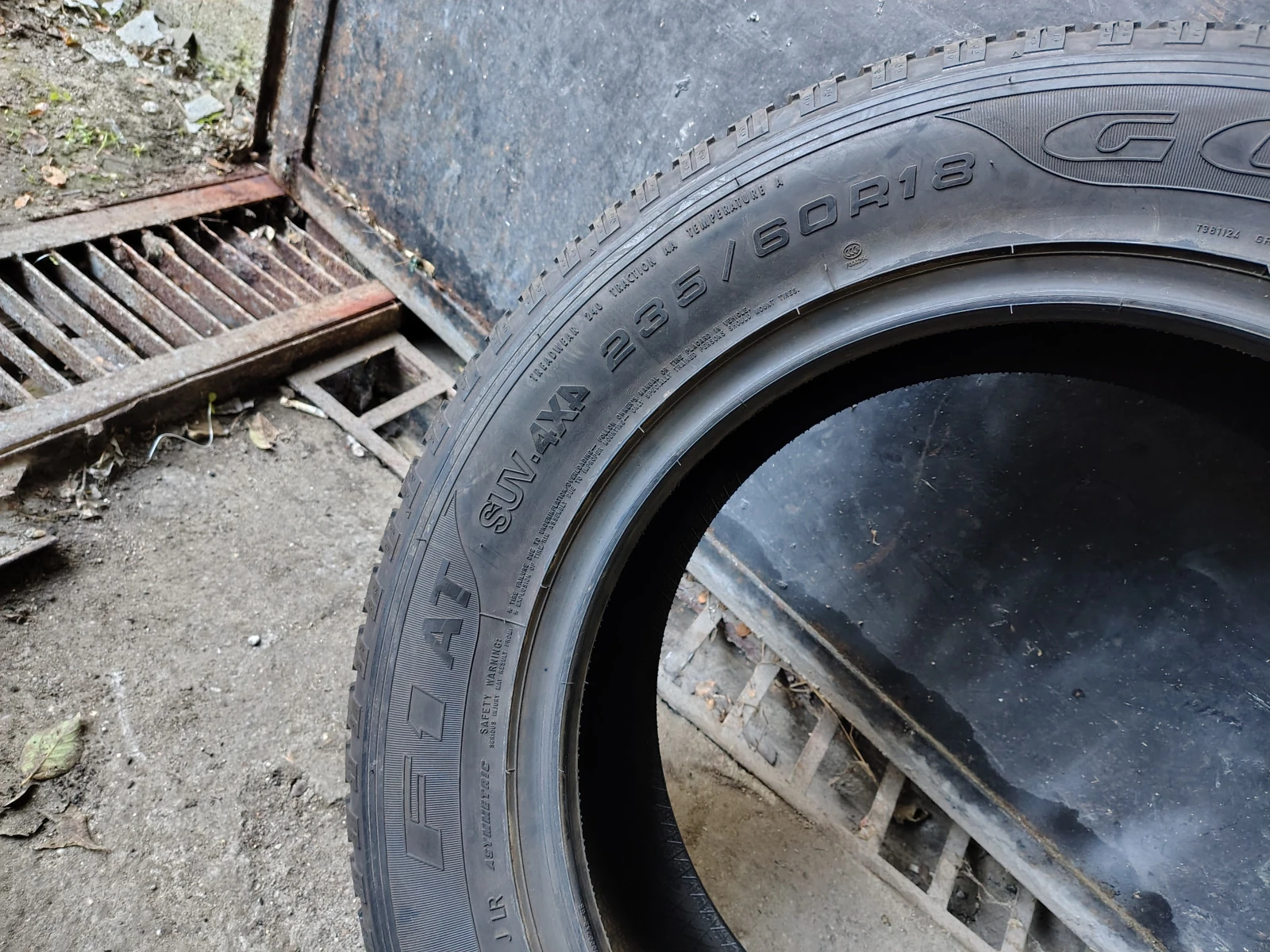 Гуми Летни 235/60R18, снимка 5 - Гуми и джанти - 53716045