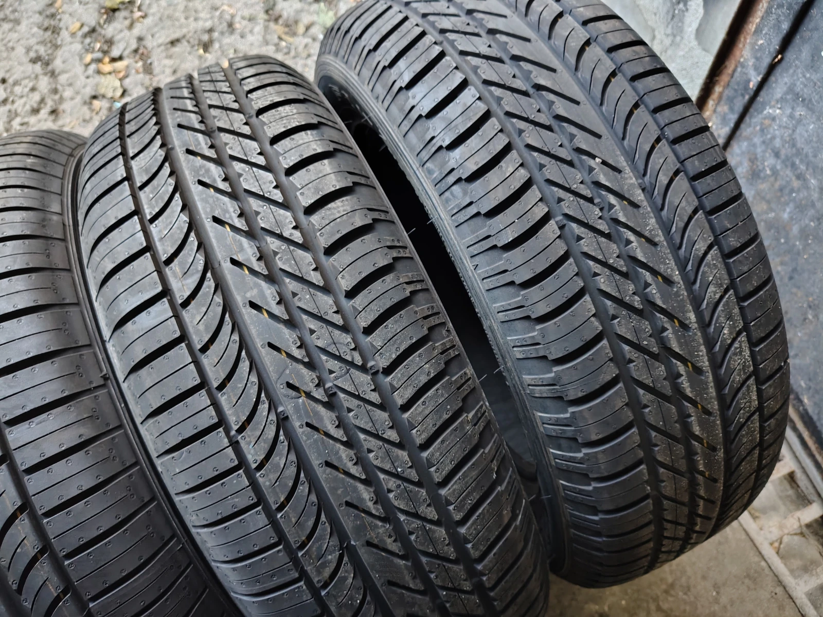 Гуми Летни 235/60R18, снимка 3 - Гуми и джанти - 53716045