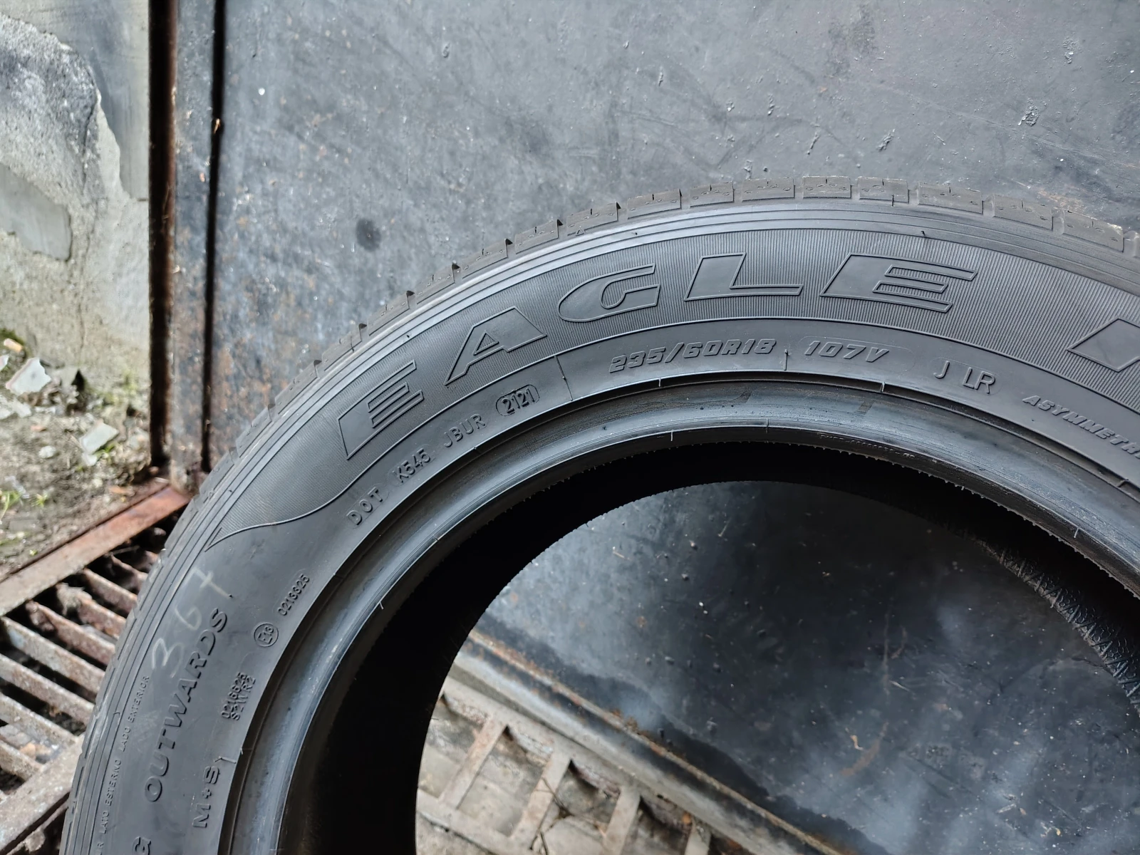 Гуми Летни 235/60R18, снимка 7 - Гуми и джанти - 53716045