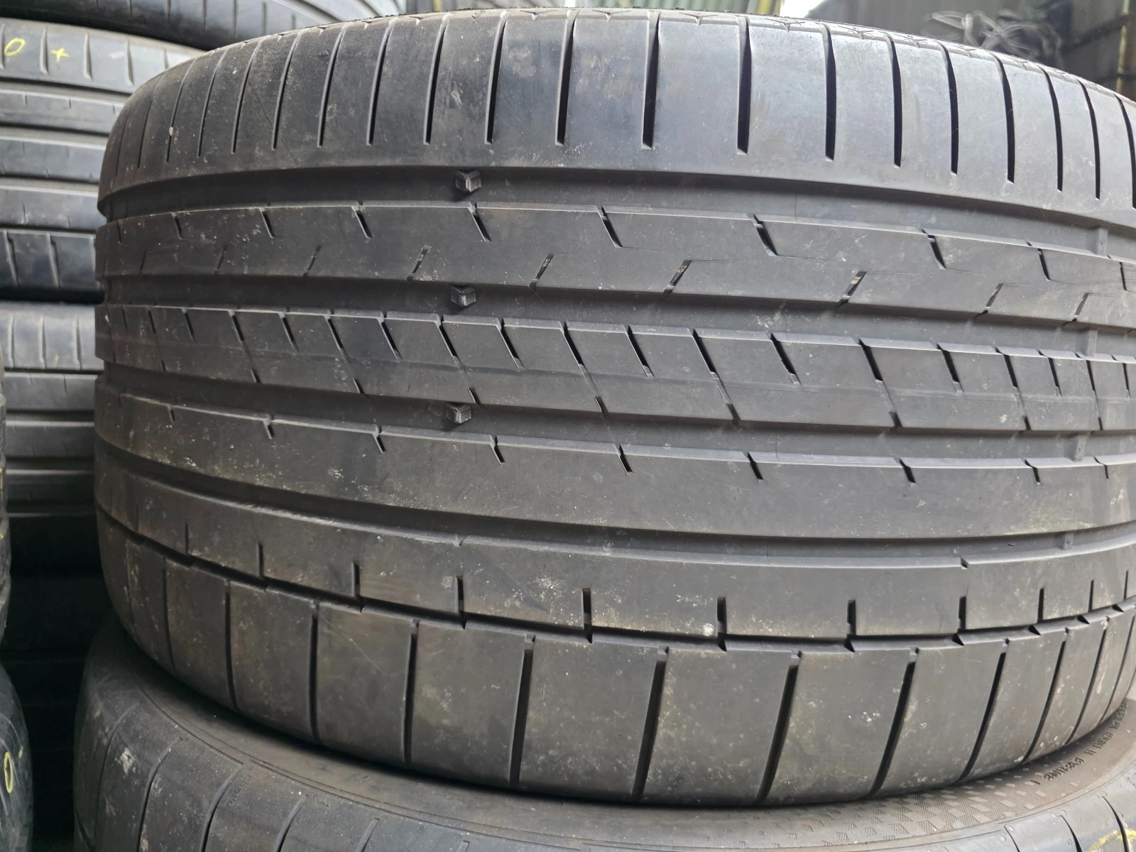 Гуми Летни 315/40R21, снимка 3 - Гуми и джанти - 55272427