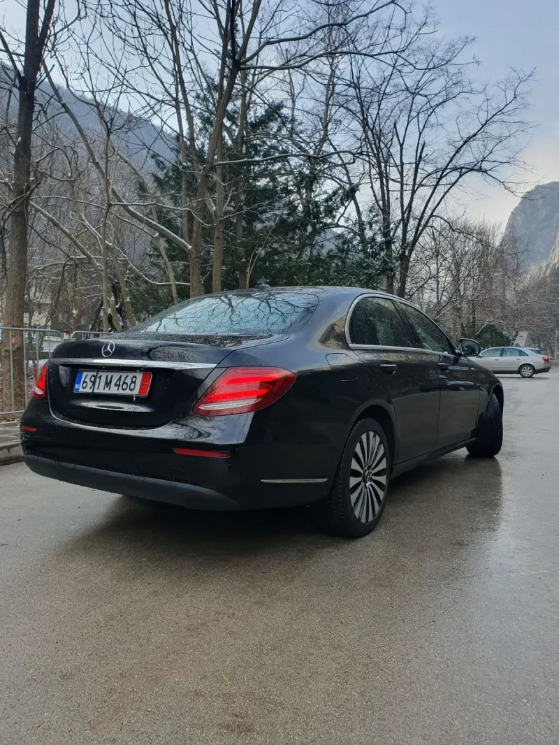 Mercedes-Benz E 200 * 9G* Кожен Салон* , снимка 6 - Автомобили и джипове - 49150158