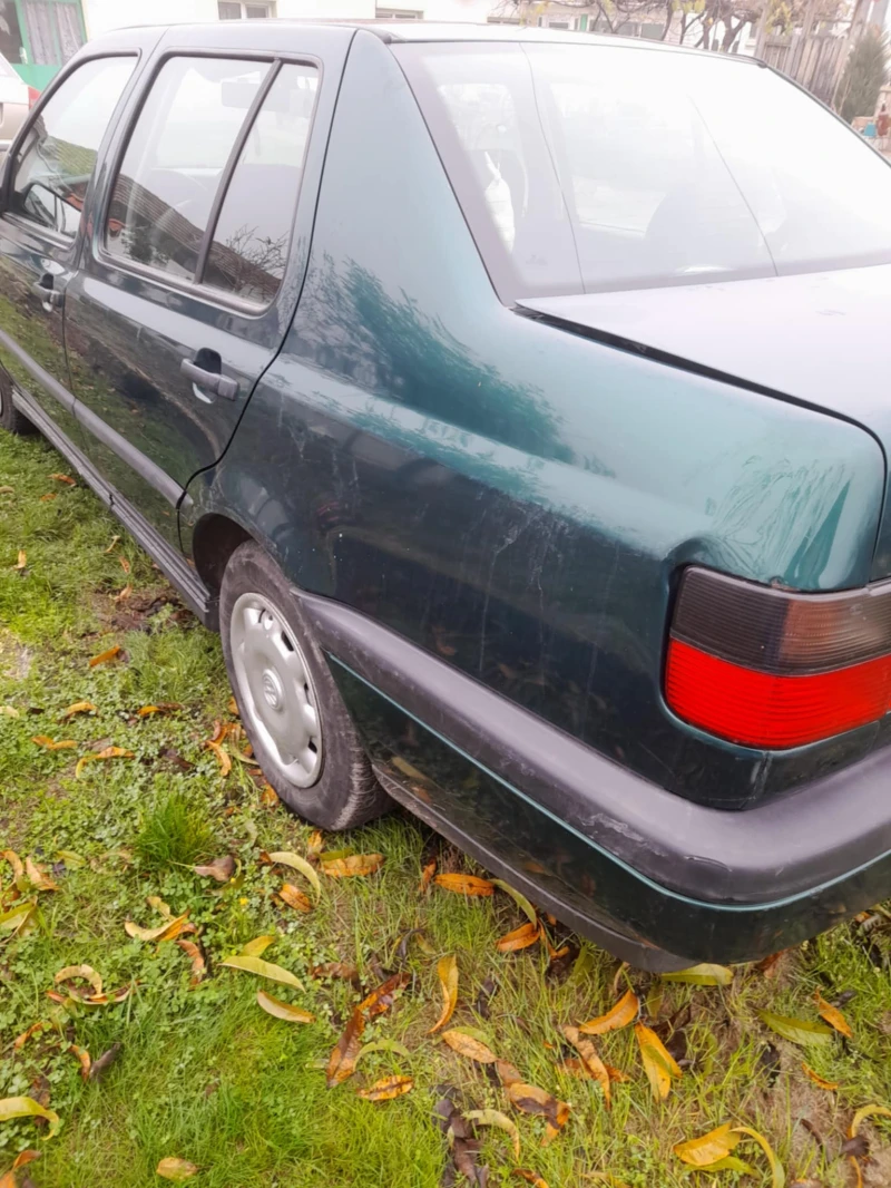 VW Vento, снимка 4 - Автомобили и джипове - 52594497