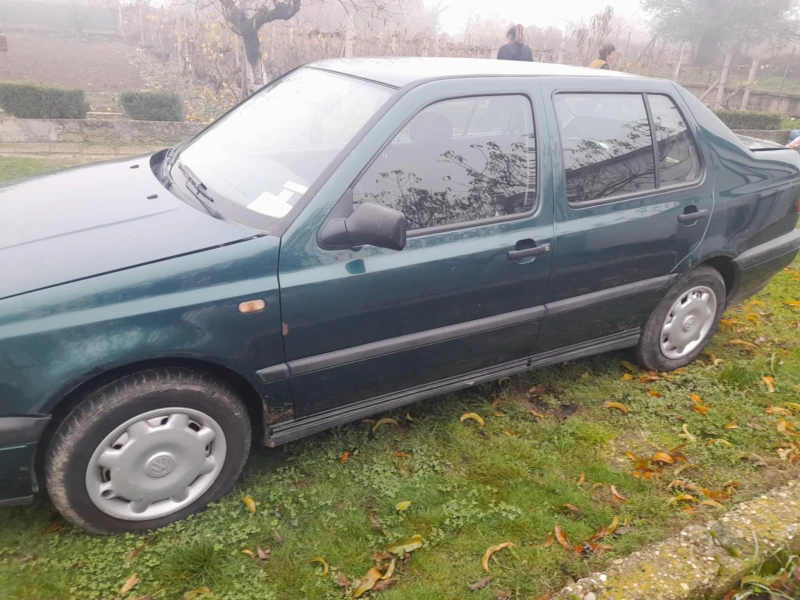 VW Vento, снимка 3 - Автомобили и джипове - 52594497