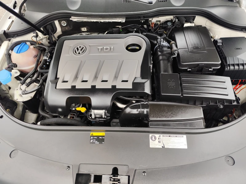VW Passat 2.0TDi* R-LINE* HIGHLINE* EURO5B* , снимка 14 - Автомобили и джипове - 53199140
