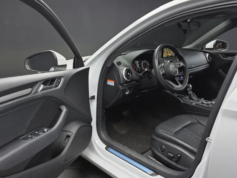 Audi A3 40 Tfsi 8V, снимка 10 - Автомобили и джипове - 55738288