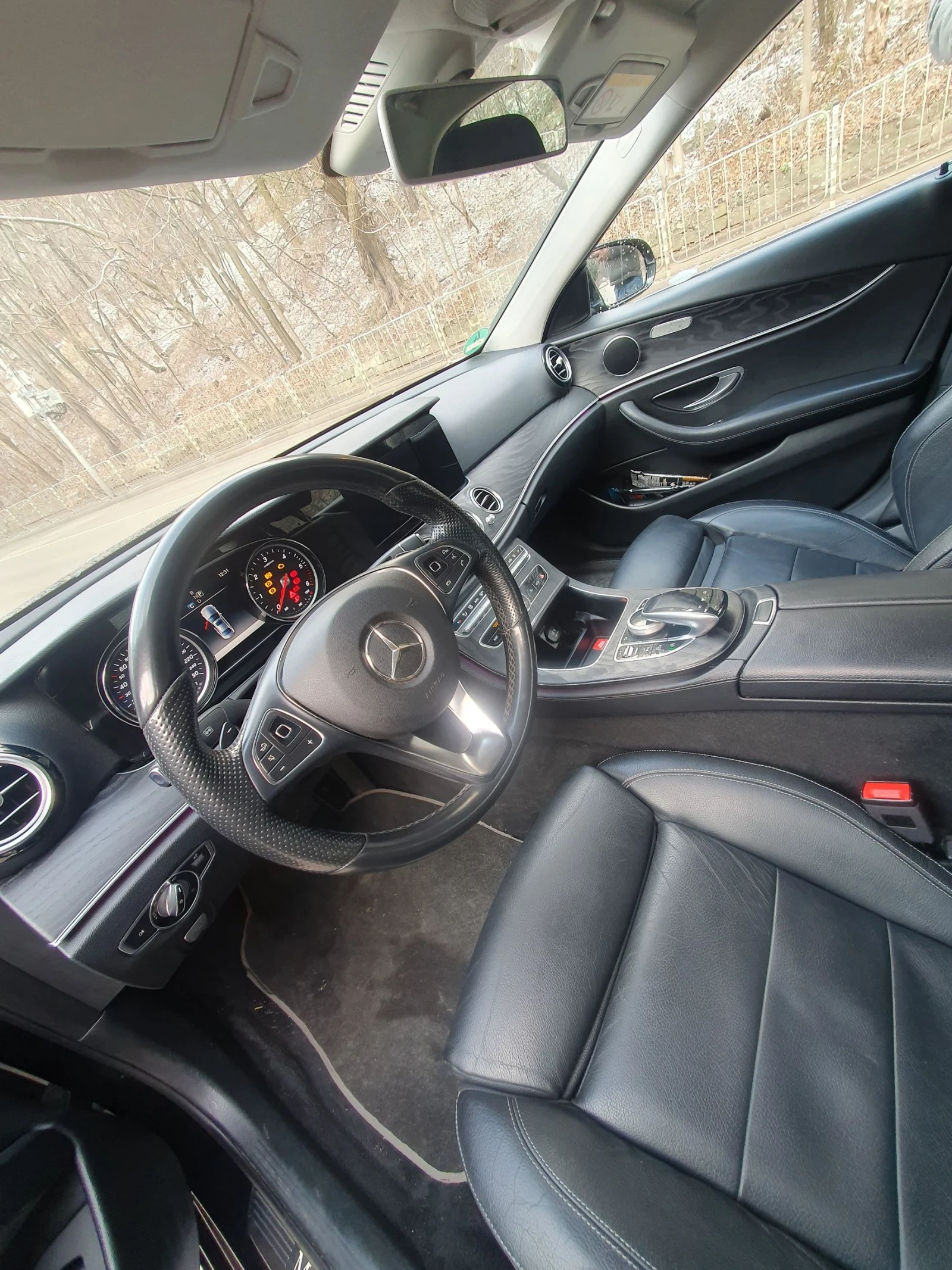 Mercedes-Benz E 200 * 9G* Кожен Салон*  - изображение 3