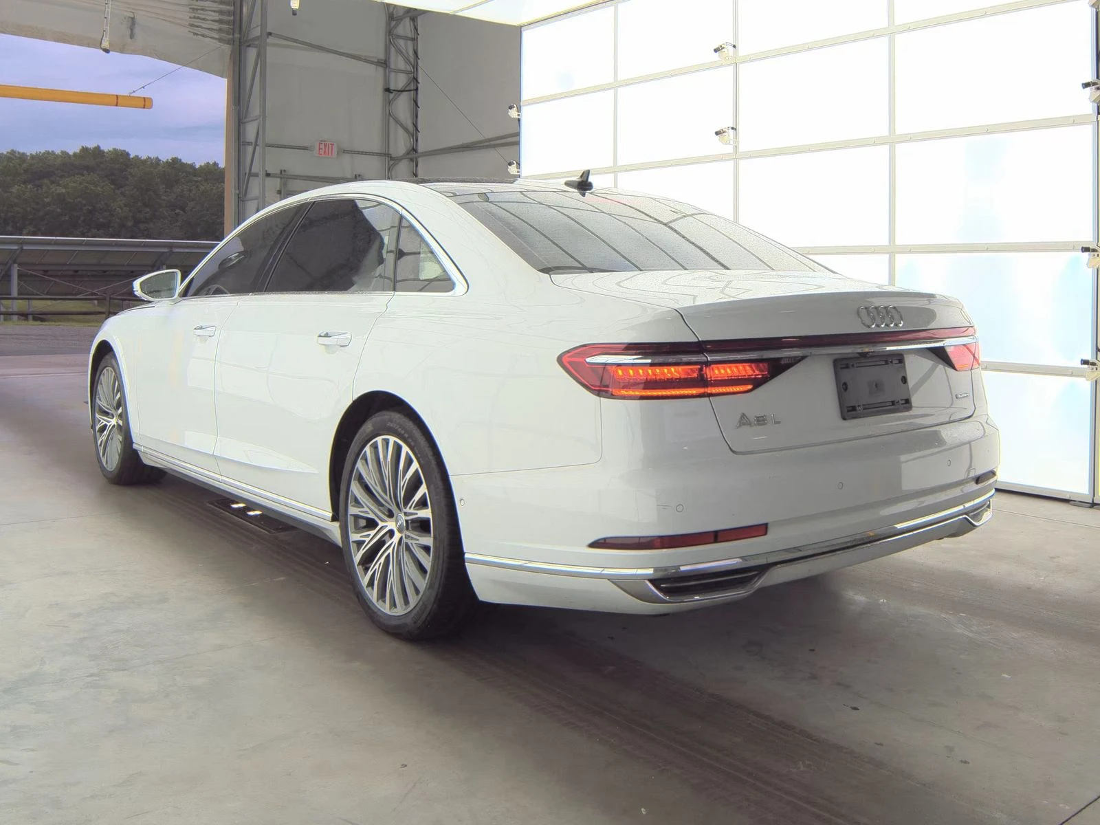 Audi A8 3.0T ФИКСИРАНА ЦЕНА! ДИСТРОНИК/МАСАЖ/ОБДУХВАНЕ - изображение 4