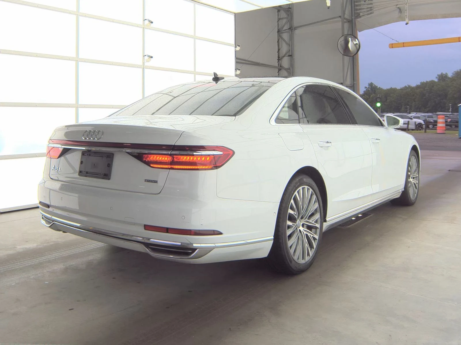 Audi A8 3.0T ФИКСИРАНА ЦЕНА! ДИСТРОНИК/МАСАЖ/ОБДУХВАНЕ - изображение 6