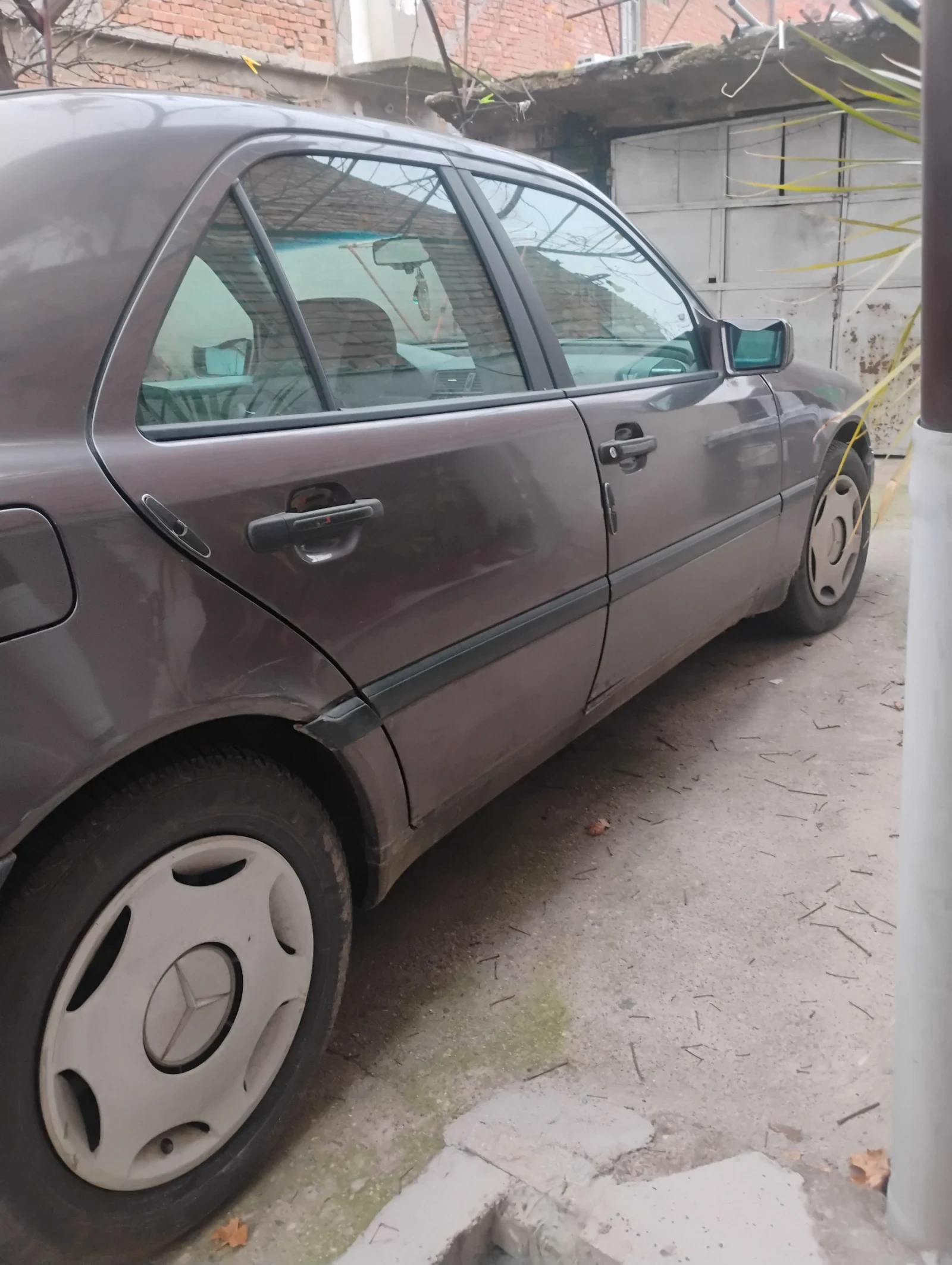 Mercedes-Benz C 180 Ц 180. 122 конски сили , снимка 7 - Автомобили и джипове - 53816460