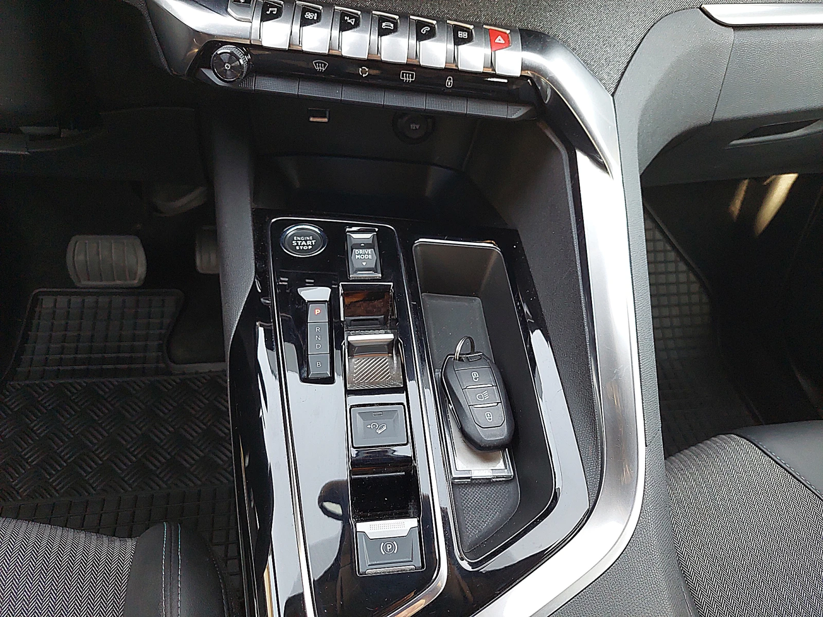 Peugeot 3008 Peugeot 3008 New Line Up GT 1.6 Plug-in HYBRID 4x4 | Mobile.bg � ����������� 16