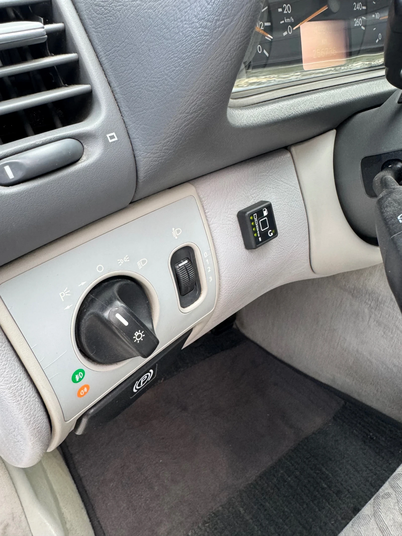 Mercedes-Benz CLK 230 kompressor, снимка 14 - Автомобили и джипове - 54159553