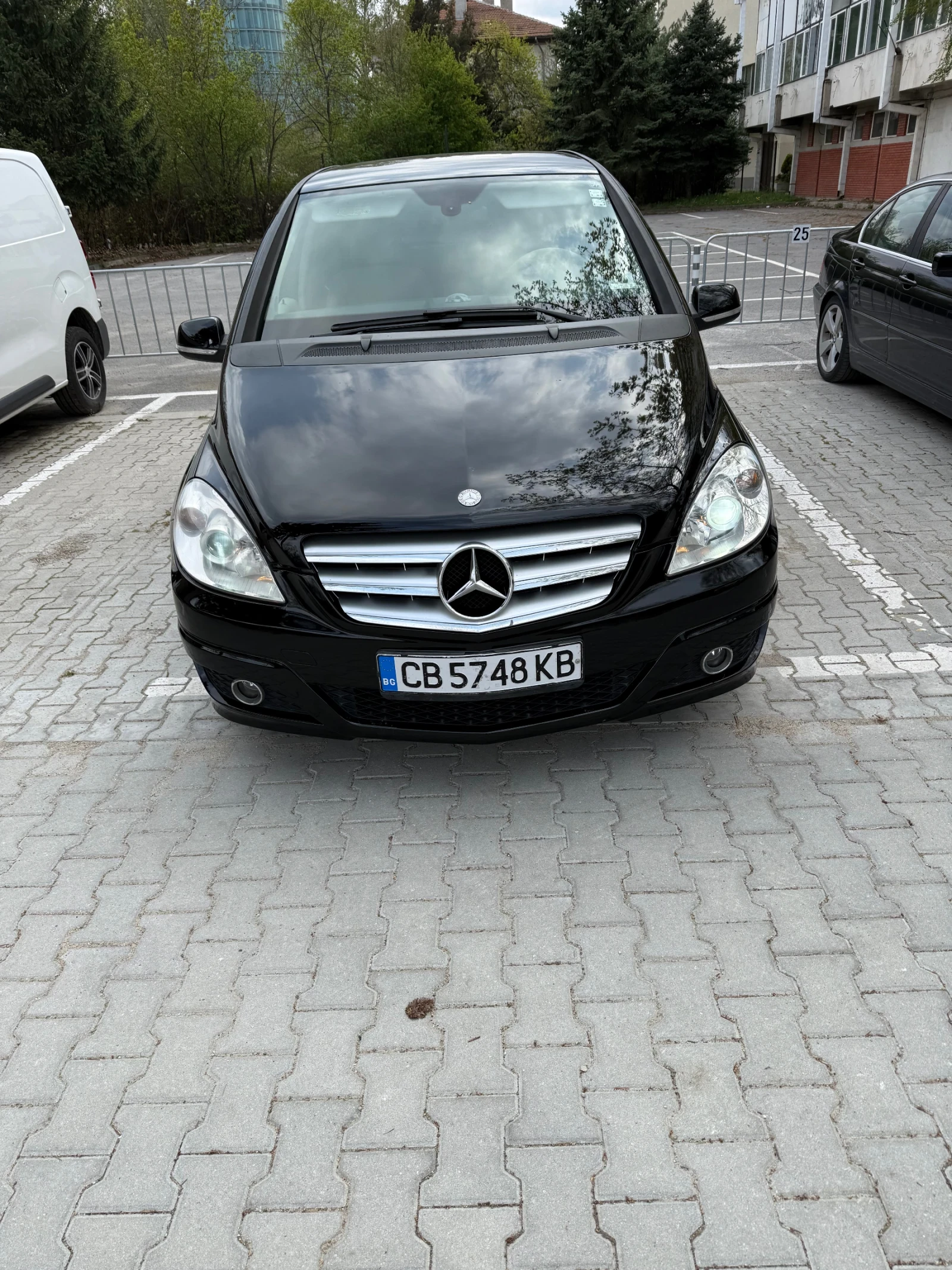 Mercedes-Benz B 180
