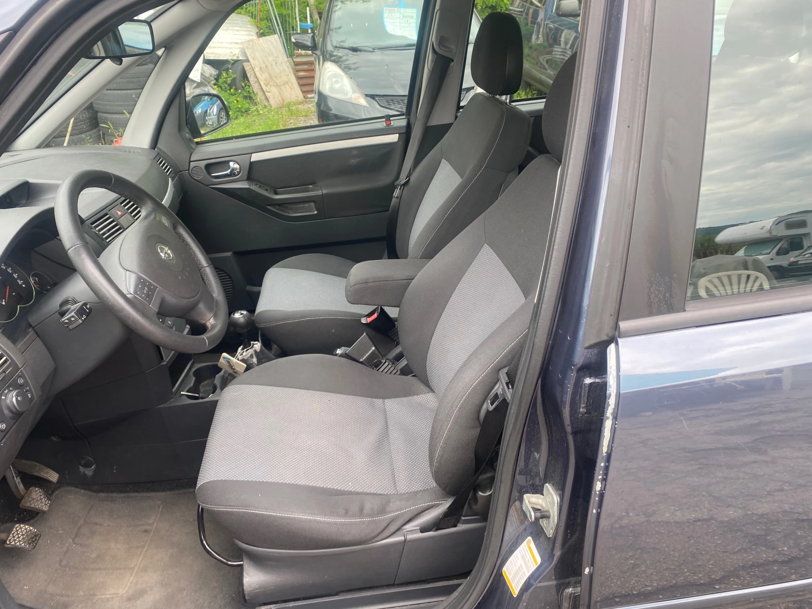 Opel Meriva 1.3CDTI Клима, снимка 8 - Автомобили и джипове - 54740802