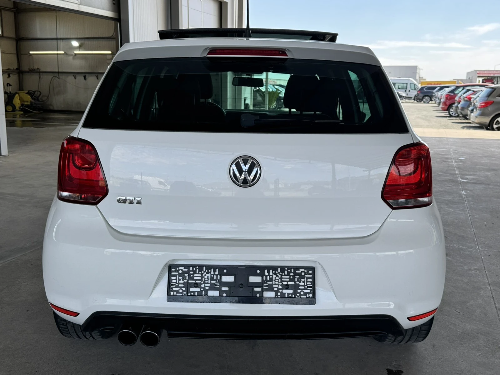 VW Polo 1.4* 180ps* АВТОМАТ* ПАНОРАМА, снимка 4 - Автомобили и джипове - 55034199