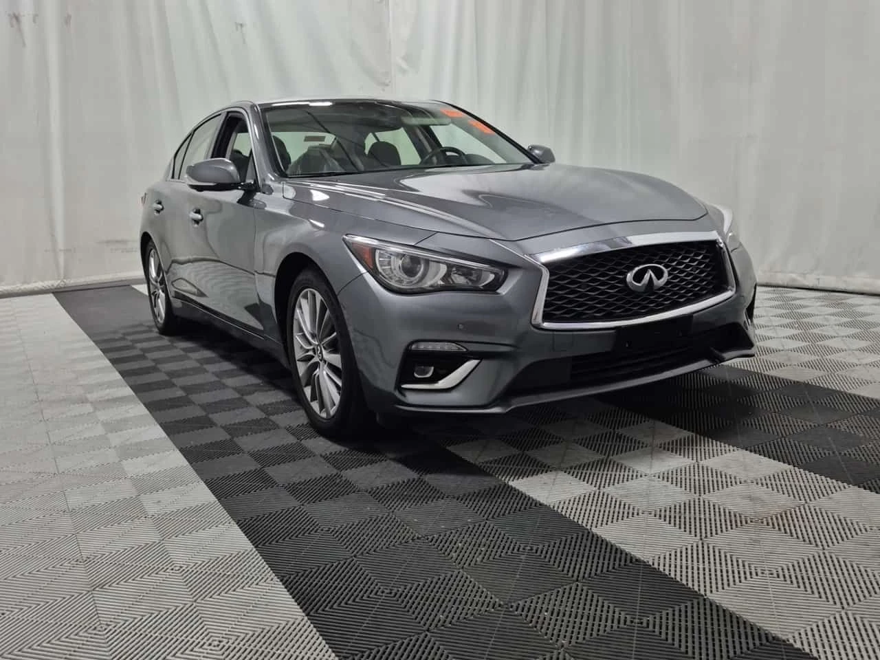 Infiniti Q50 LUXE| ПАНО| ПОДГРЕВИ| ПАМЕТ| 2 КЛЮЧА| 2 ЧИФТА ГУМИ, снимка 2 - Автомобили и джипове - 55294543