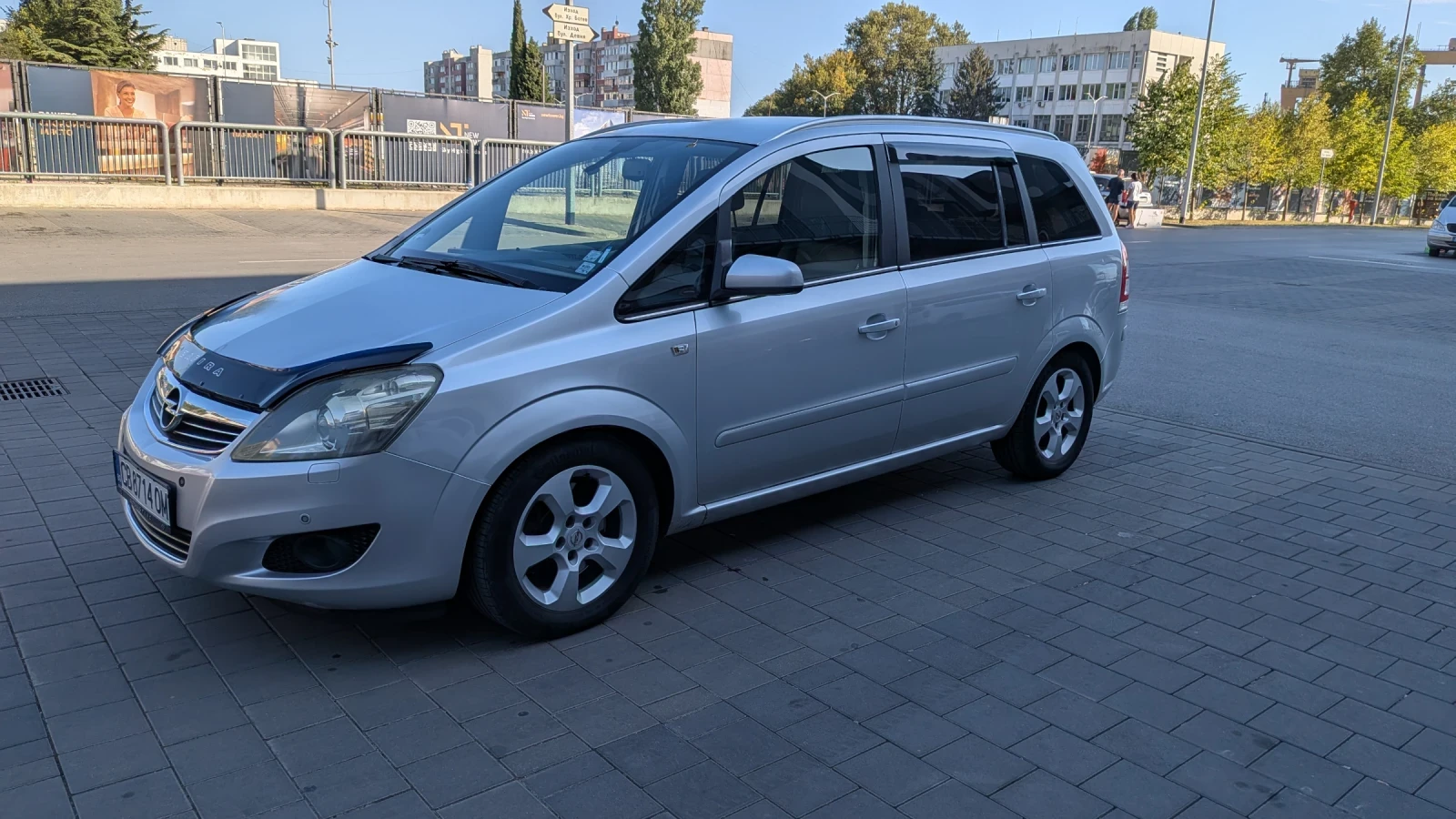 Opel Zafira 1.9 CDTI, снимка 8 - Автомобили и джипове - 55331337