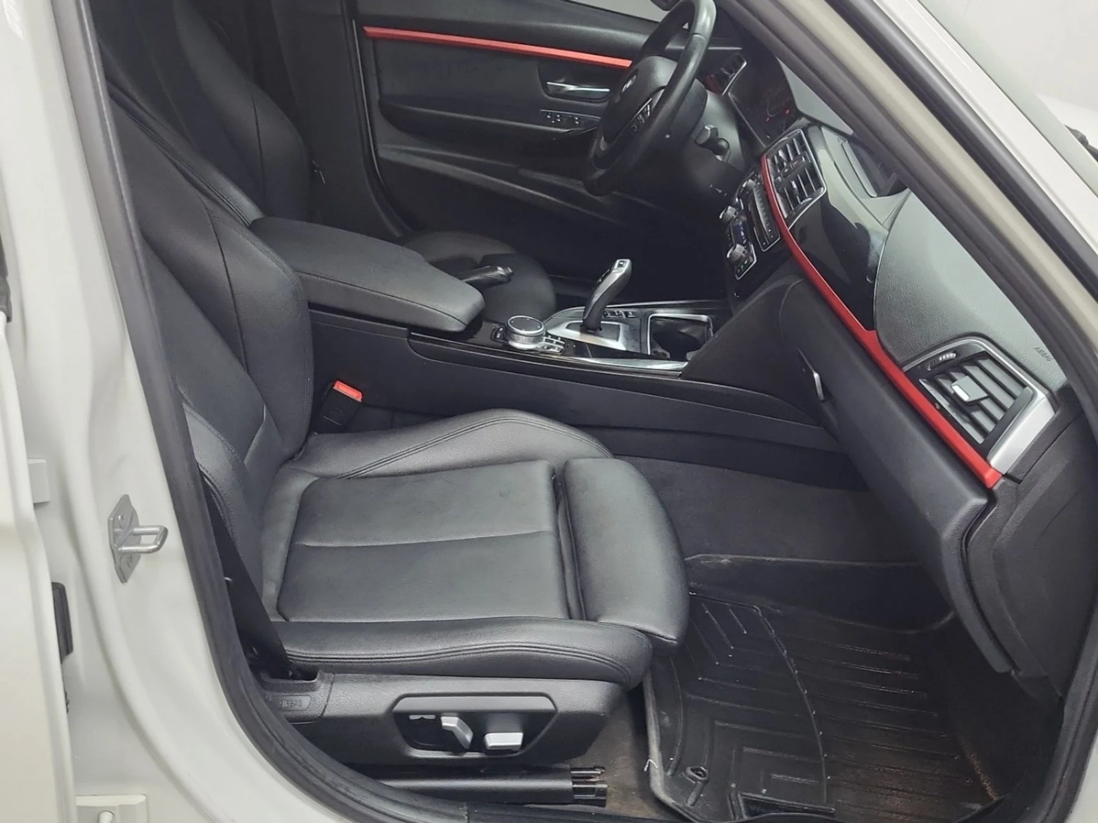 BMW 330 XDRIVE * АвтоКредит * (ЦЕНА ДО БГ), снимка 9 - Автомобили и джипове - 55591925