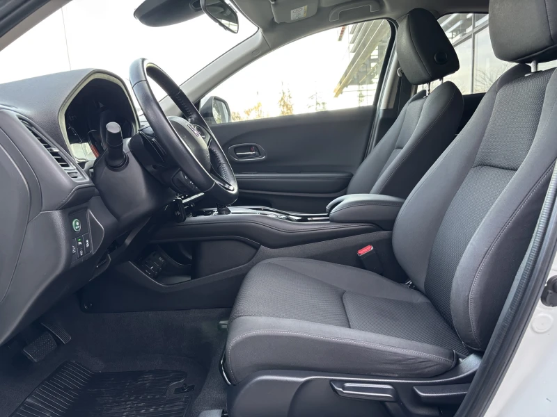 Honda Hr-v 1.5 i-VTEC Elegance, снимка 8 - Автомобили и джипове - 48023254