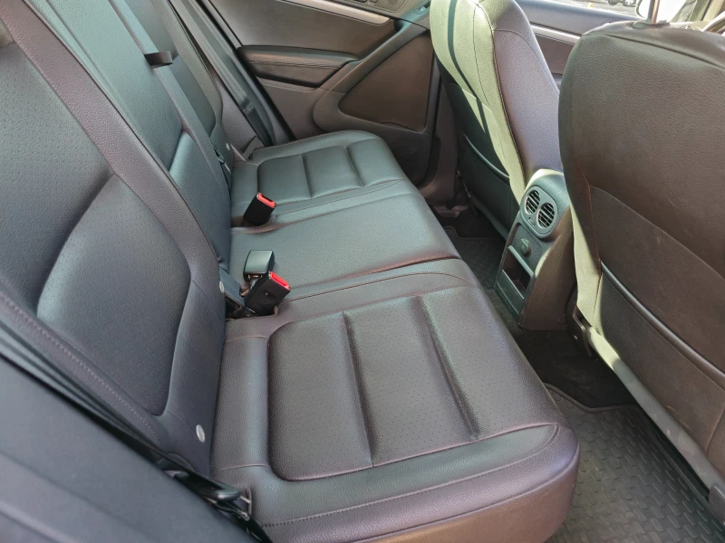 VW Tiguan 2.0 TSI 4x4, снимка 13 - Автомобили и джипове - 51880721