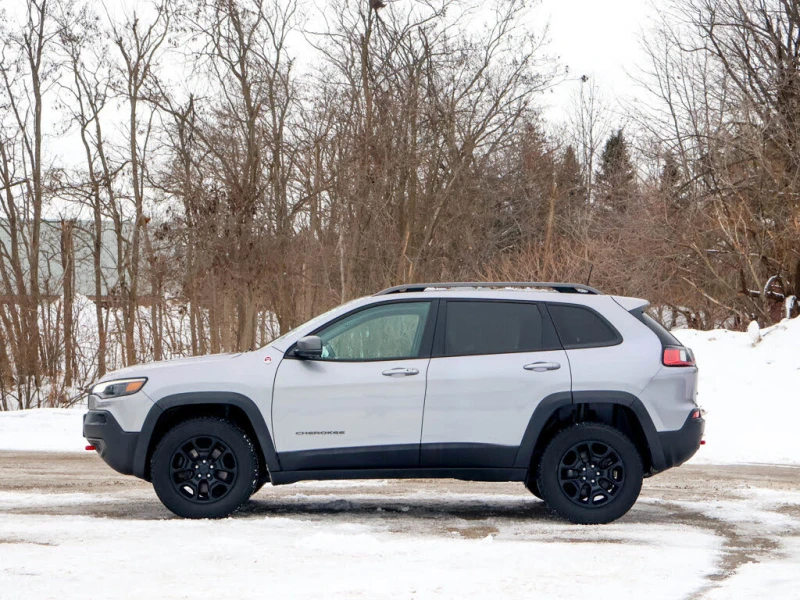 Jeep Cherokee TRAILHAWK * CARFAX * АвтоКредит* (ЦЕНА ДО БГ), снимка 6 - Автомобили и джипове - 53271646