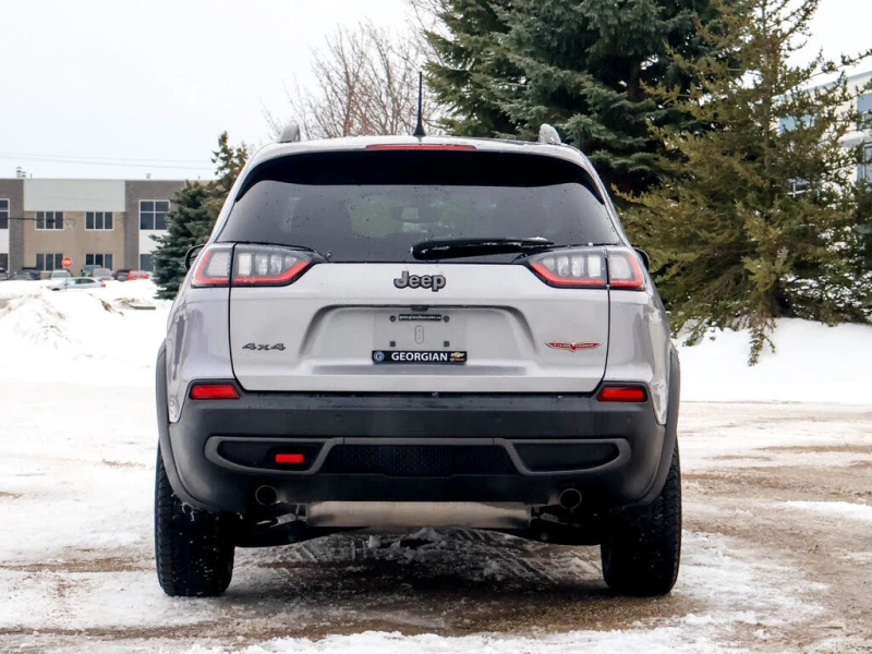 Jeep Cherokee TRAILHAWK * CARFAX * АвтоКредит* (ЦЕНА ДО БГ), снимка 4 - Автомобили и джипове - 53271646