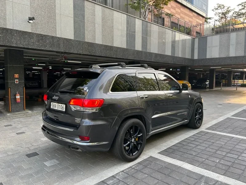 Jeep Grand cherokee 3.0 DIESEL OVERLAND SUMMIT WK2, снимка 2 - Автомобили и джипове - 55113492
