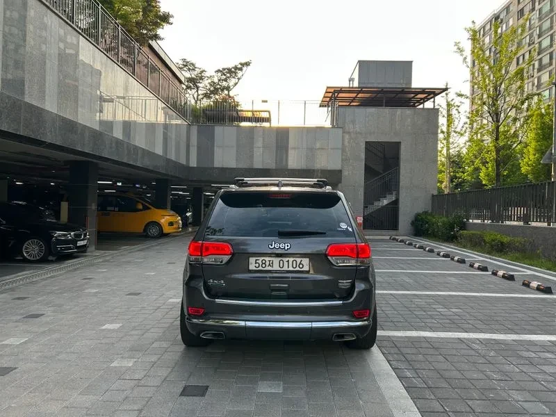 Jeep Grand cherokee 3.0 DIESEL OVERLAND SUMMIT WK2, снимка 4 - Автомобили и джипове - 55113492