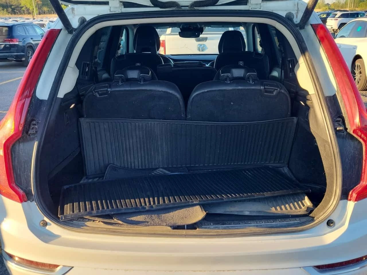 Volvo Xc90 INSCRIPTION/ПОДГРЕВ/ОБДУХВАНЕ/CARFAX/ФИНАНСИРАНЕ, снимка 15 - Автомобили и джипове - 54677570