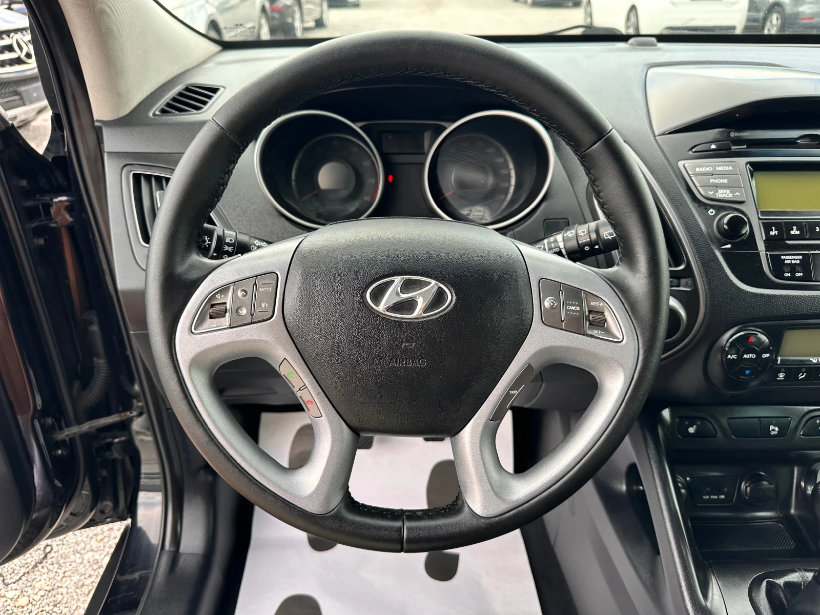Hyundai IX35 1.6i-КСЕНОН-ЛЕД-КОЖА-ПОДГРЕВ-РЕАЛЕН ПРОБЕГ-ФУЛ-ТОП, снимка 11 - Автомобили и джипове - 54958561