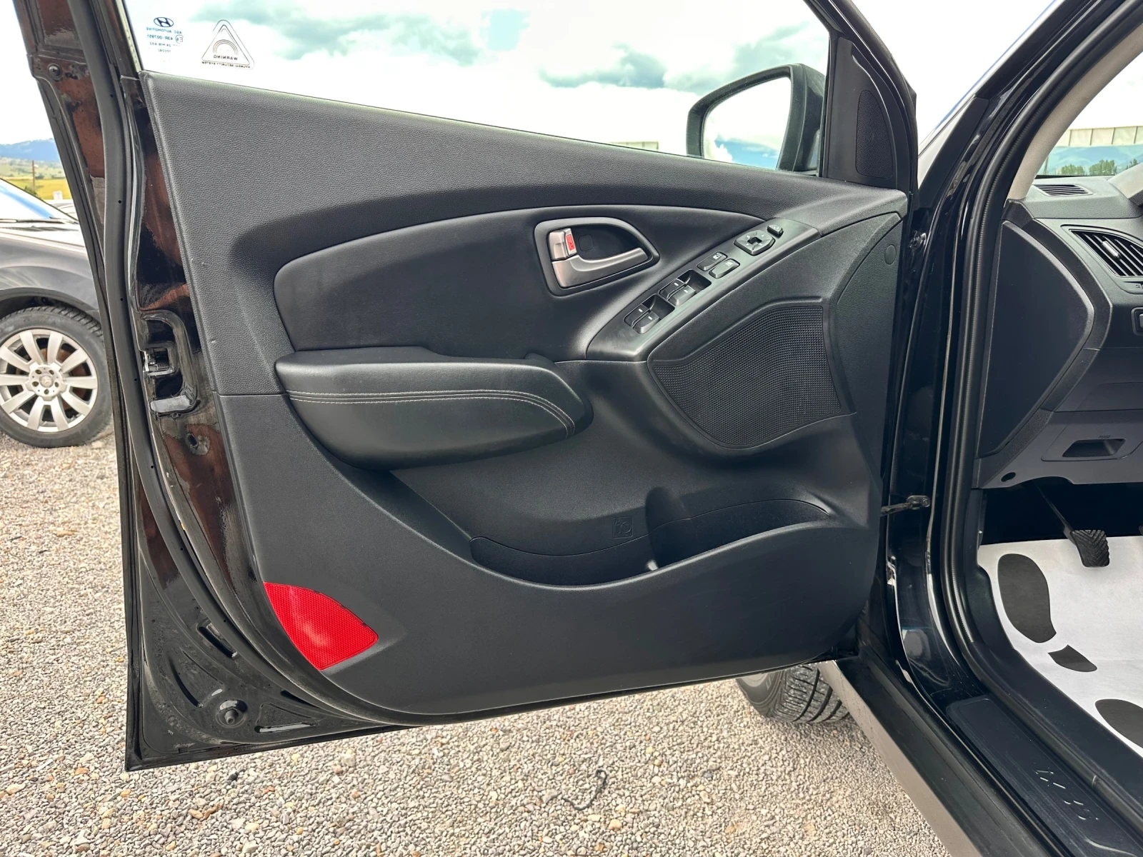 Hyundai IX35 1.6i-КСЕНОН-ЛЕД-КОЖА-ПОДГРЕВ-РЕАЛЕН ПРОБЕГ-ФУЛ-ТОП, снимка 7 - Автомобили и джипове - 54958561
