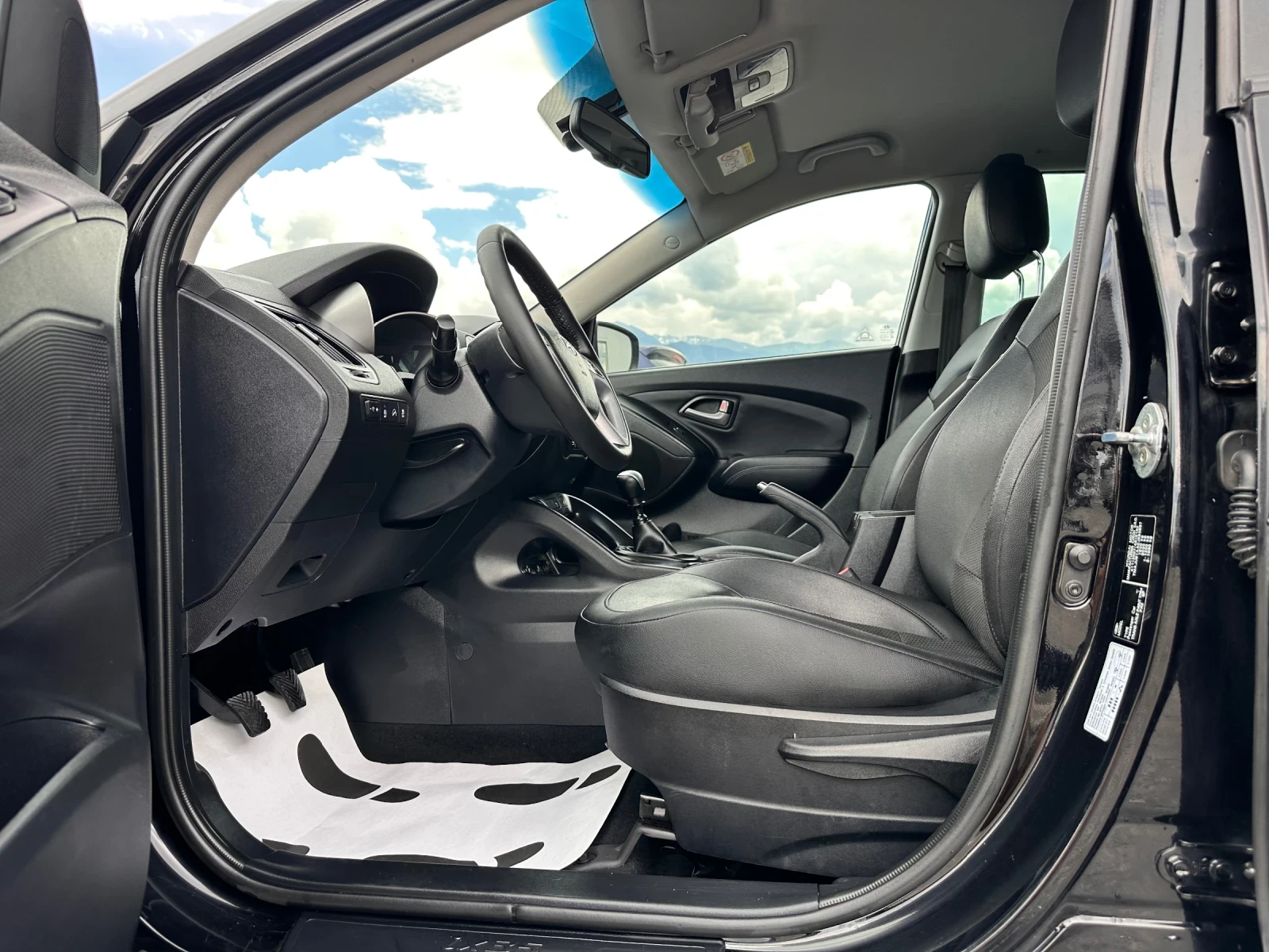 Hyundai IX35 1.6i-КСЕНОН-ЛЕД-КОЖА-ПОДГРЕВ-РЕАЛЕН ПРОБЕГ-ФУЛ-ТОП, снимка 8 - Автомобили и джипове - 54958561