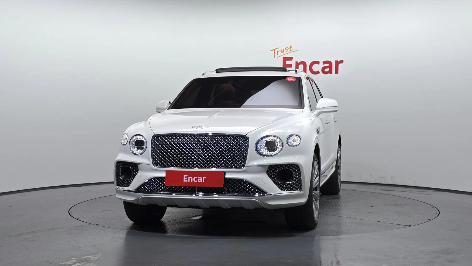 Bentley Bentayga 4.0 V8* ЛЮК* ОБДУХВАНЕ* МАСАЖ* HUD* 360* КРАЙНА ЦЕ, снимка 3 - Автомобили и джипове - 55336477