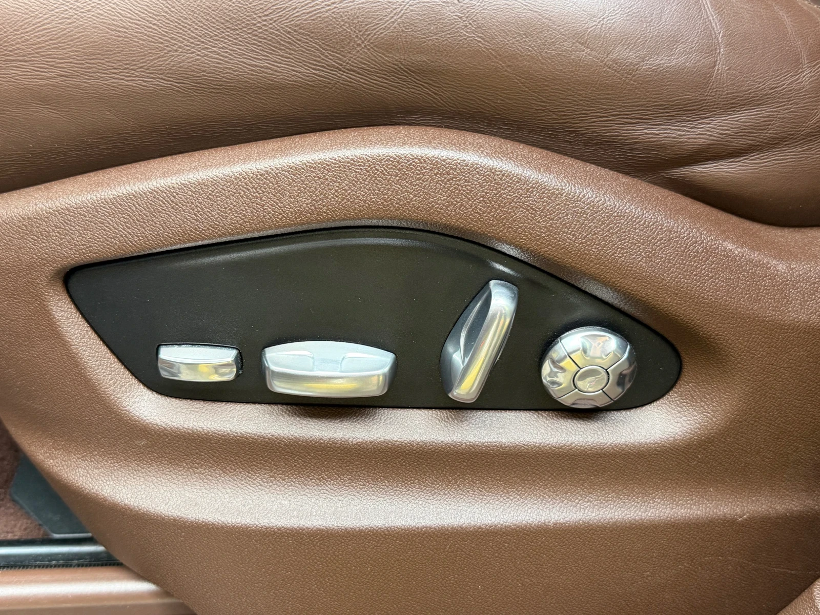 Porsche Cayenne Turbo Ceramic 70000km, снимка 15 - Автомобили и джипове - 56273280
