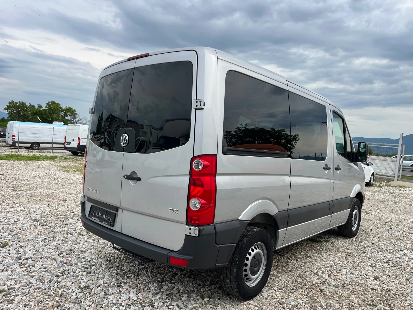 VW Crafter 9 местен!Италия!Клима!Нави!ОРИГИНАЛЕН ВИД! - изображение 3