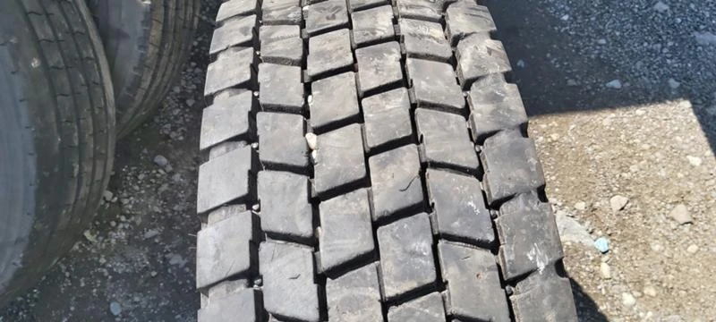 Гуми Летни 215/75R17.5, снимка 1 - Гуми и джанти - 41998906