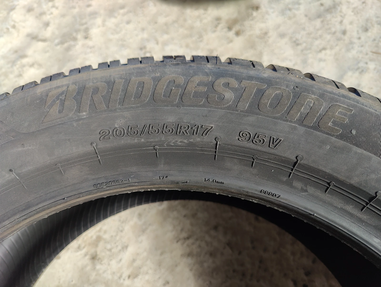 Гуми Зимни 205/55R17, снимка 6 - Гуми и джанти - 54178201