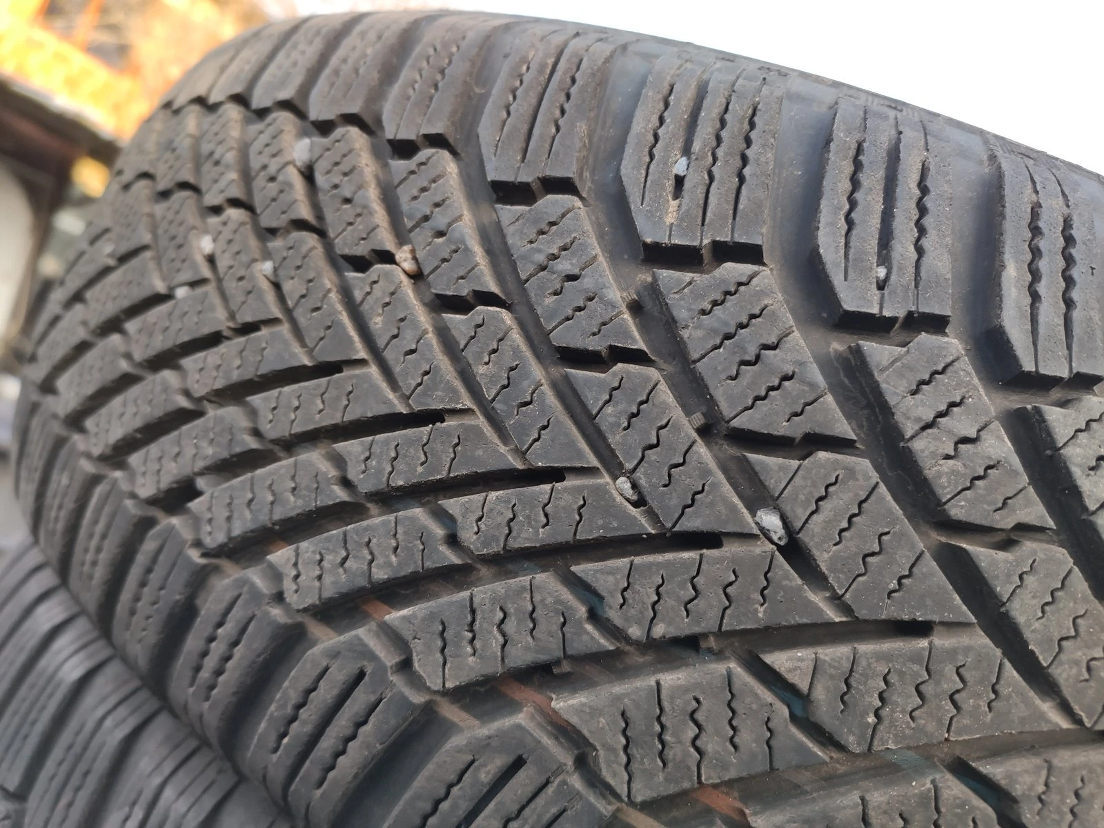 Гуми Зимни 195/65R15, снимка 4 - Гуми и джанти - 56732356